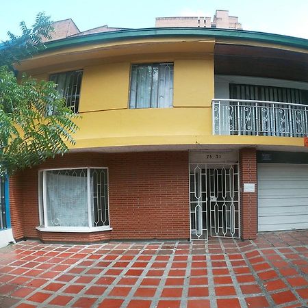 Le vi Hostal Medellín Extérieur photo