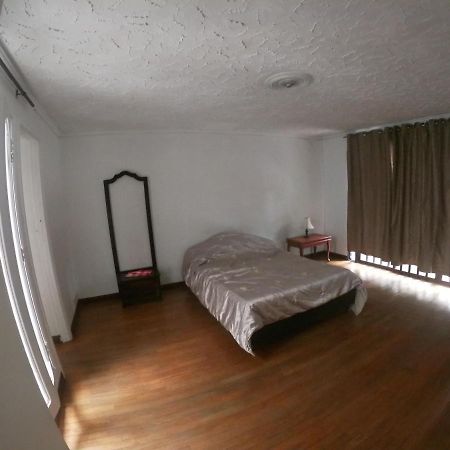 Le vi Hostal Medellín Extérieur photo