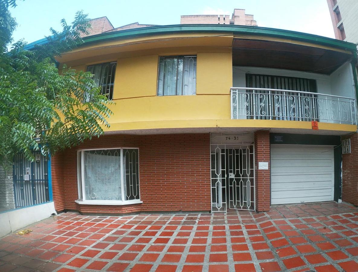 Le vi Hostal Medellín Extérieur photo