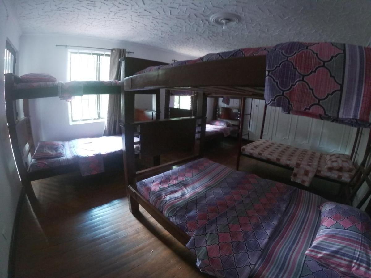 Le vi Hostal Medellín Extérieur photo