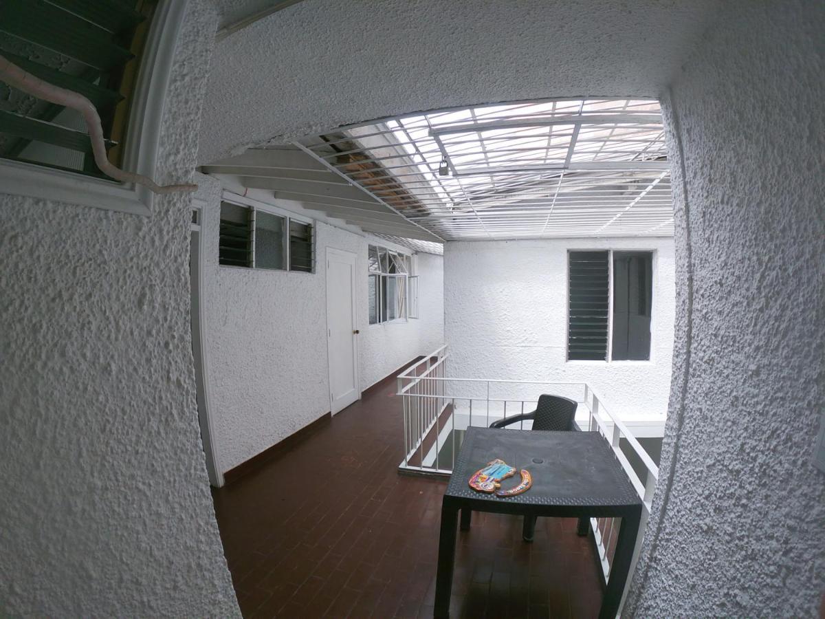 Le vi Hostal Medellín Extérieur photo